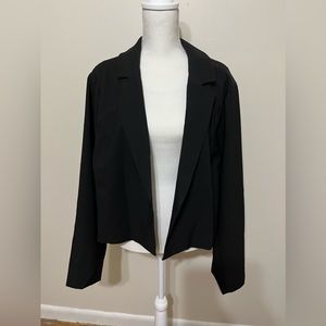 NWT Torrid plus-size Studio Refined Crepe Cropped Blazer in black